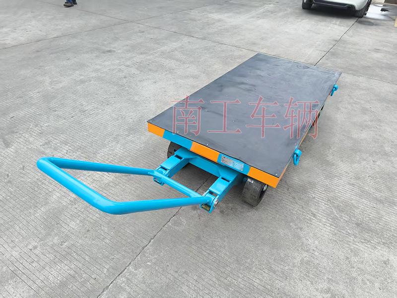3吨小型拼搏在线(中国)唯一官方网站 带橡胶垫工具车