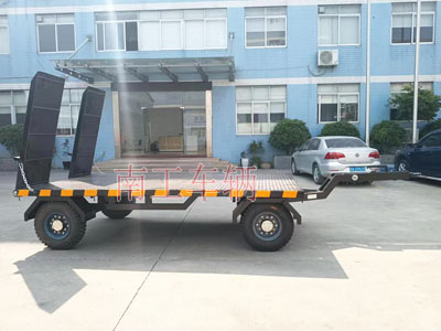 1679880198780252.jpg 3吨带爬梯工业牵引拼搏在线(中国)唯一官方网站4I.jpg