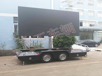 1685410087315468.jpg 0.3吨户外LED广告拖车2I.jpg