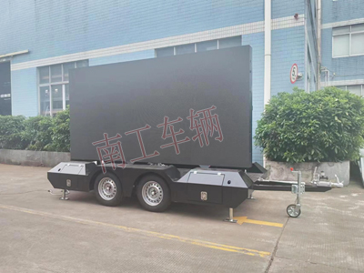 1686797282725069.jpg 0.3吨户外LED广告拖车I.jpg