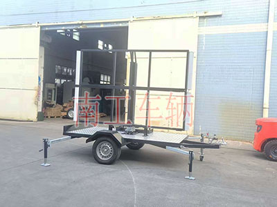 0.6吨简易款LED广告拖车 带四音响2I.jpg